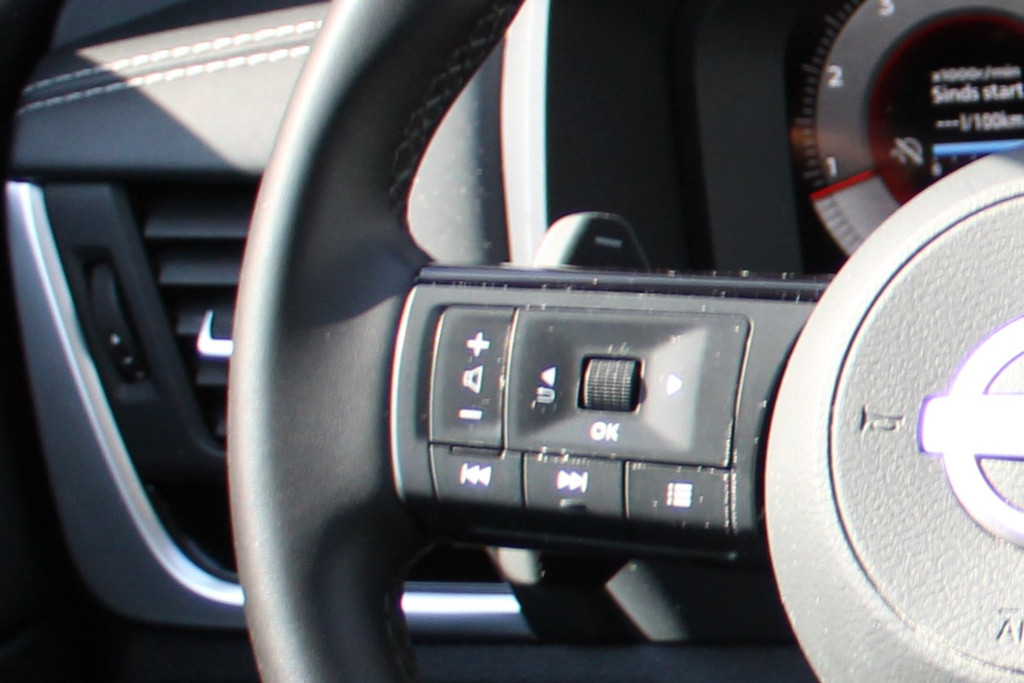 47099704-10.jpg