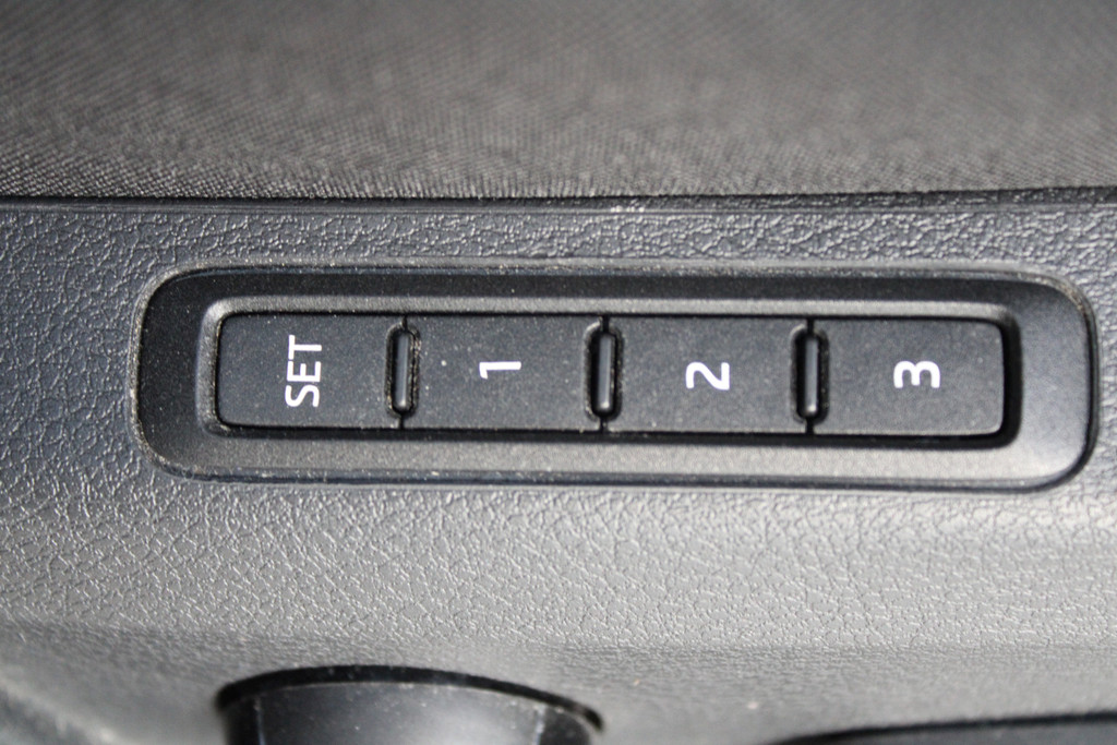 47987959-9.jpg